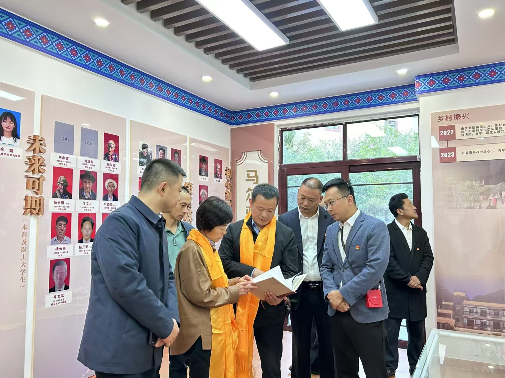2023年10月在马尔村迎接小金县历史文化遗产保护利用特色区域试点验收，并做讲解.jpg