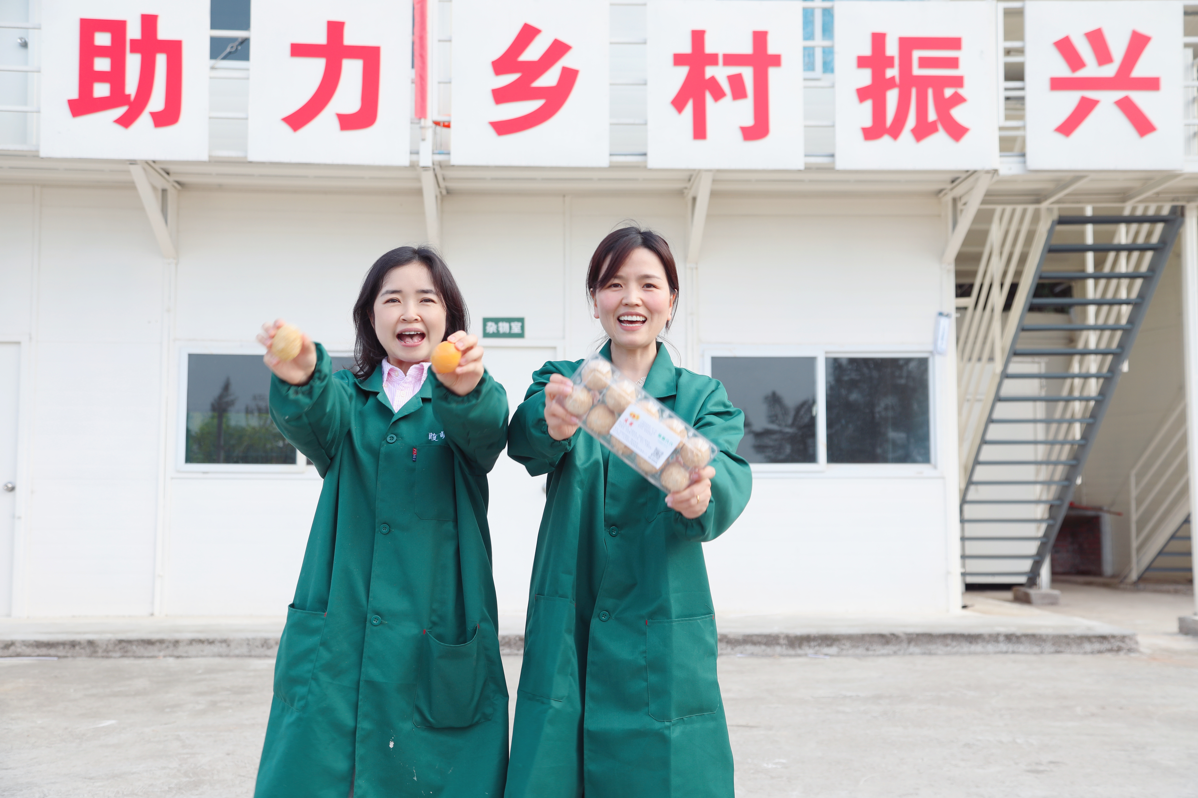 王梓惠源同六六生态农业宣传皮蛋.jpg
