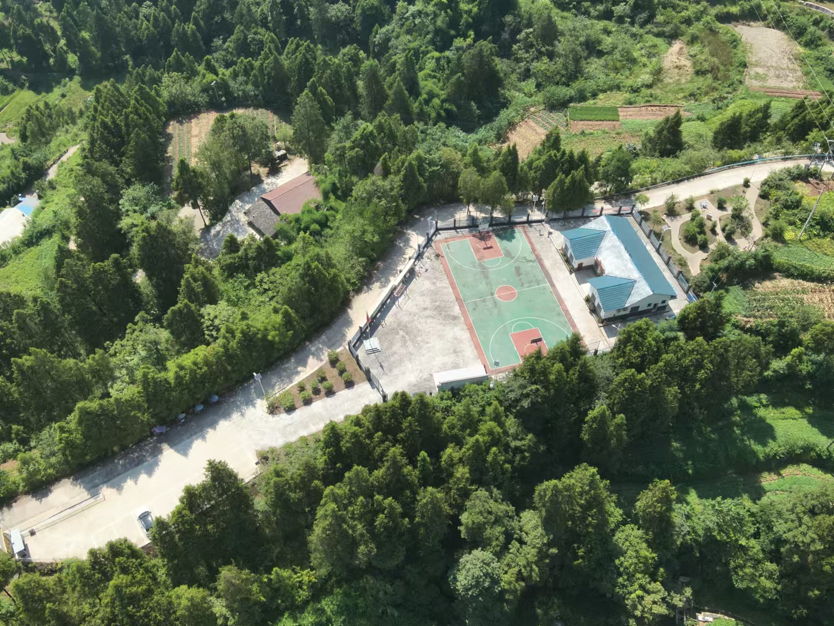 龙跃村村委会2.jpg