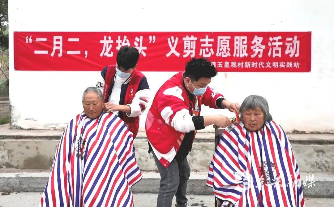 李微微2.png